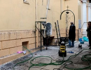 Επίθεση με μπογιές σε εκκλησία στο κέντρο της Αθήνας